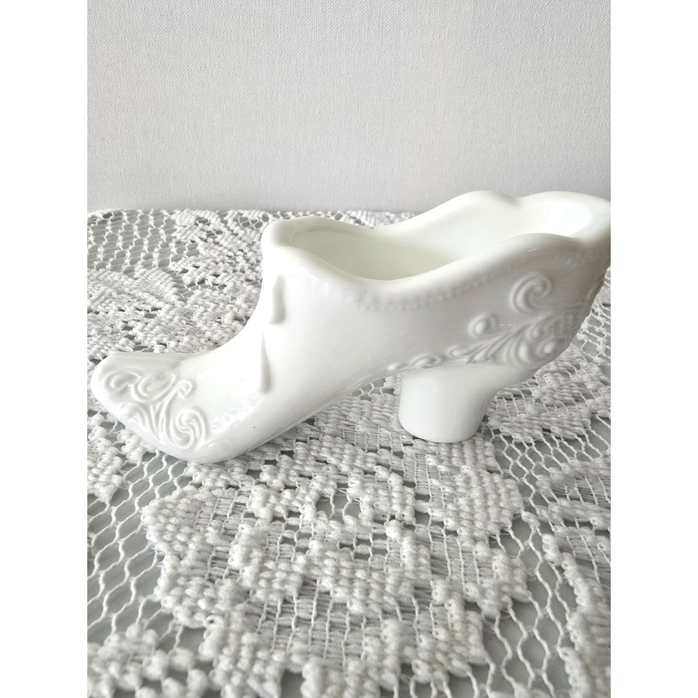 Vtg White Victorian Milk Glass Slipper Shoe w/bow Scrolls